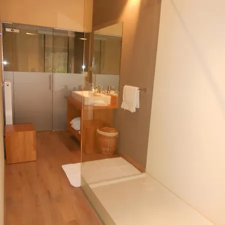 La Romance Du Lac Bed & Breakfast 3*